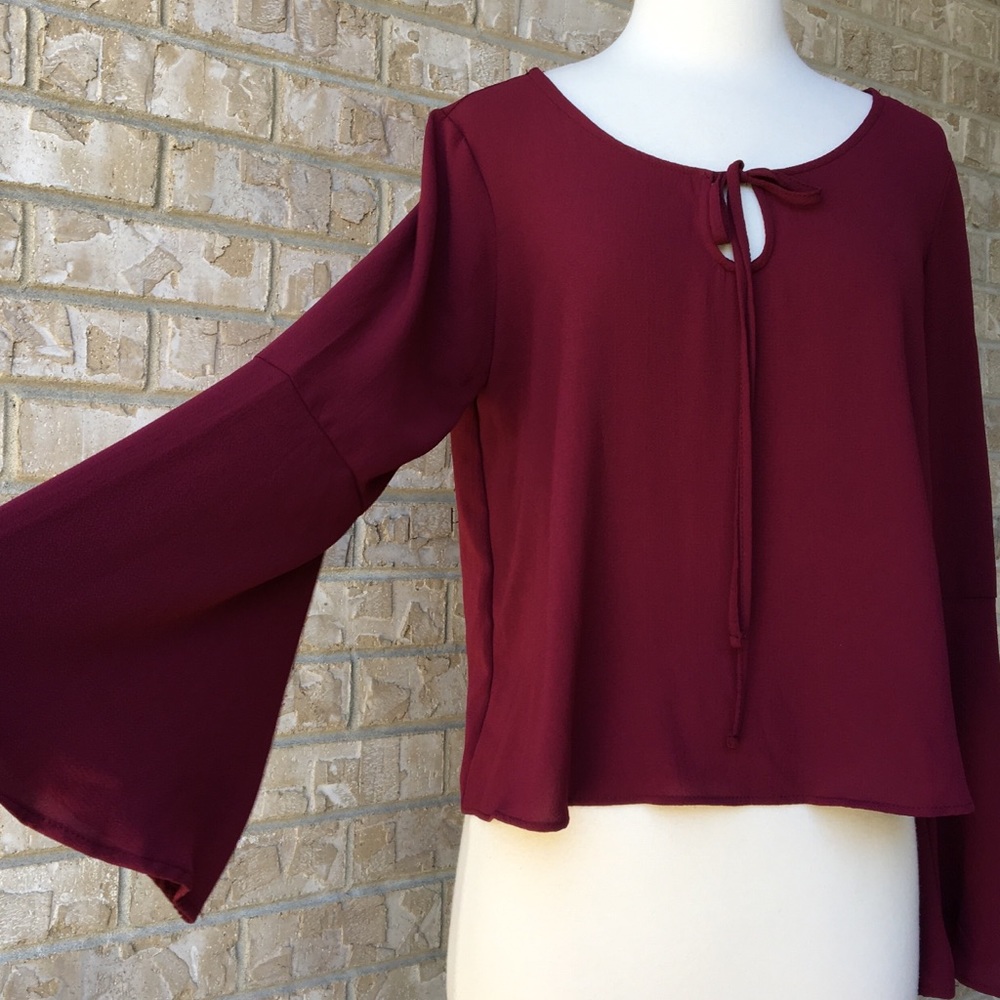 NWT Polly & Esther Bell Sleeve Blouse Top Size M🌸